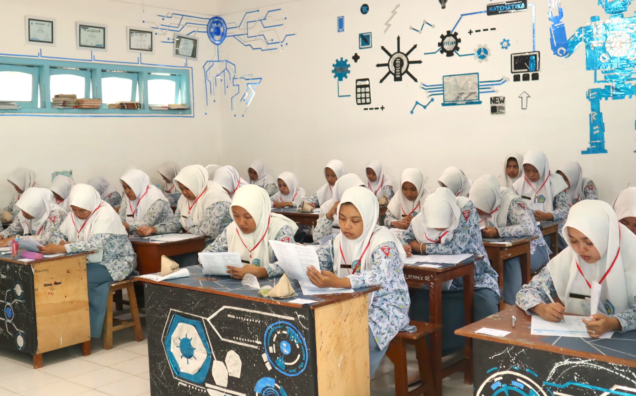 Pelaksanaan Ujian Madrasah MA 1 Annuqayah Putri Berjalan ...