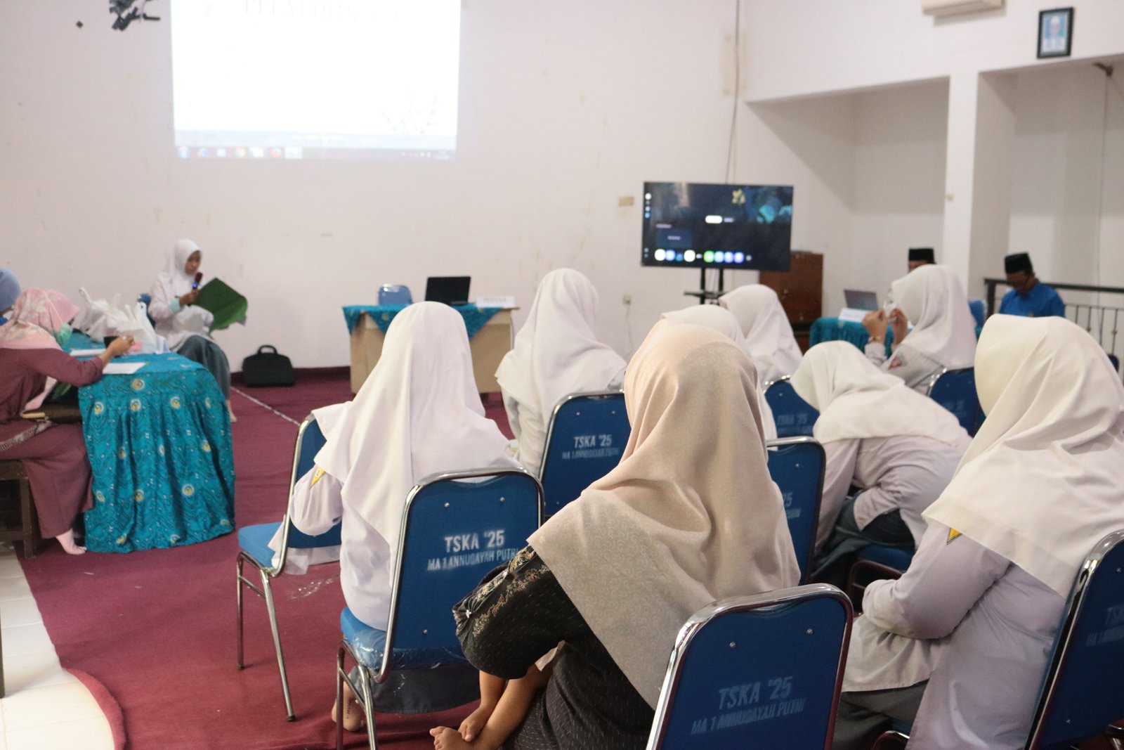 Pelatihan P3K, UKS MA 1 Annuqayah Putri Siapkan Kader Tan...