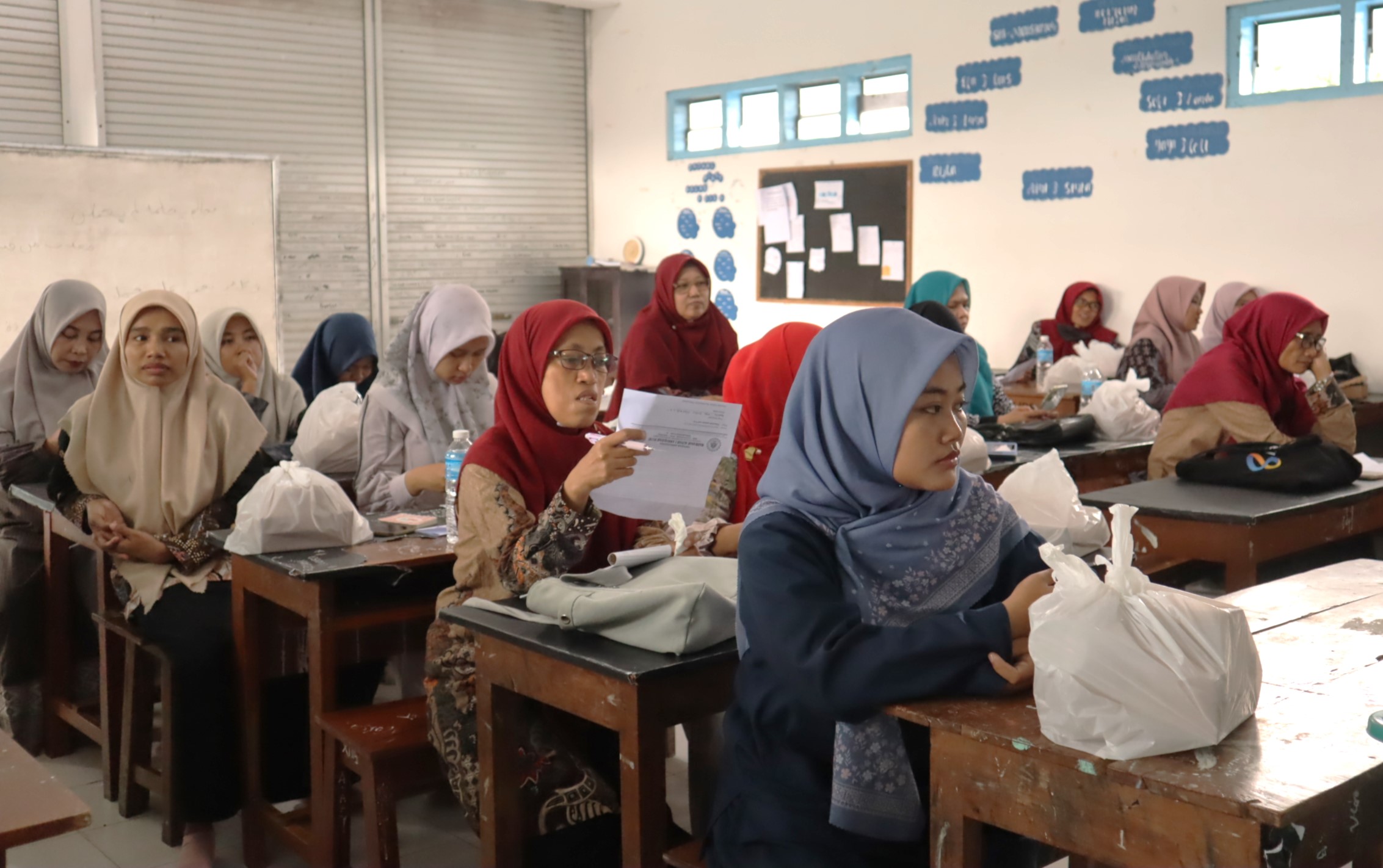 Rapat Guru dan Sosialisasi Kesehatan Bersama Klinik Annuq...