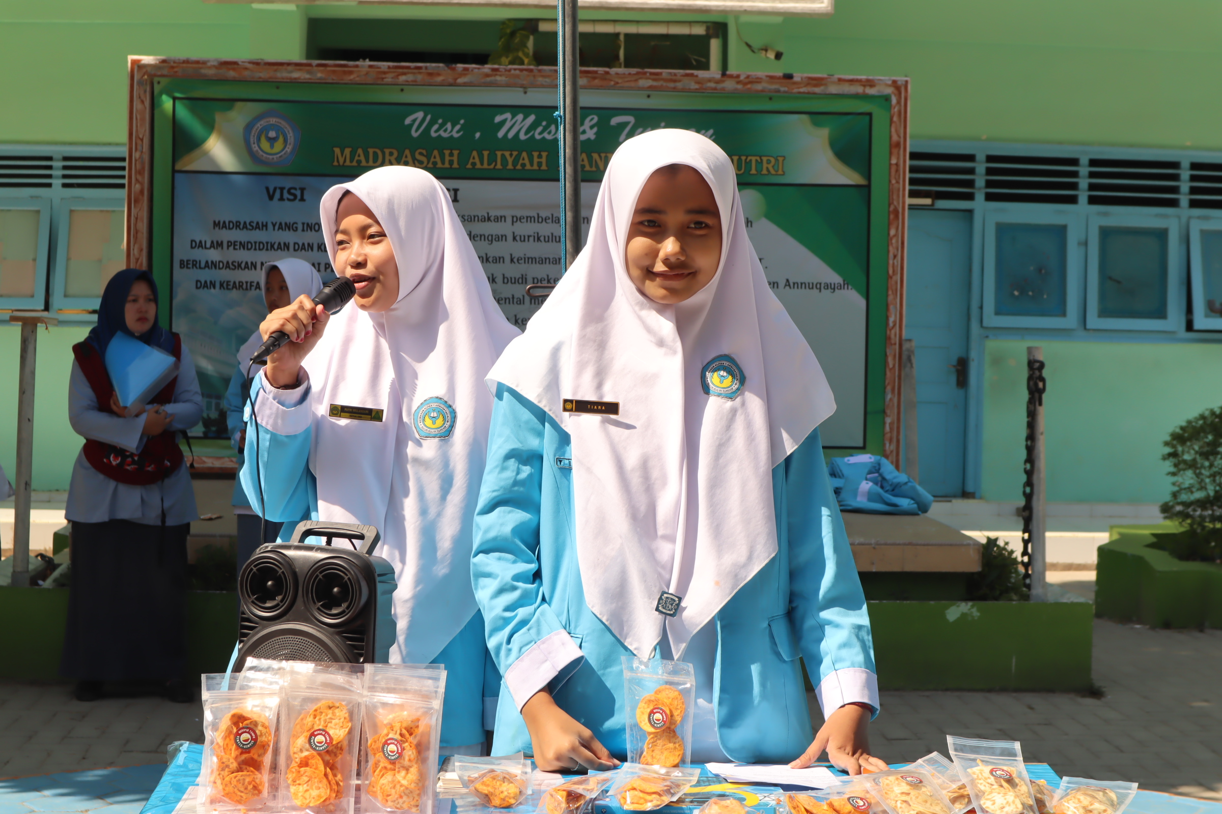 HSP IIS Tampil Perdana dengan Semangat Baru di Jam Istirahat